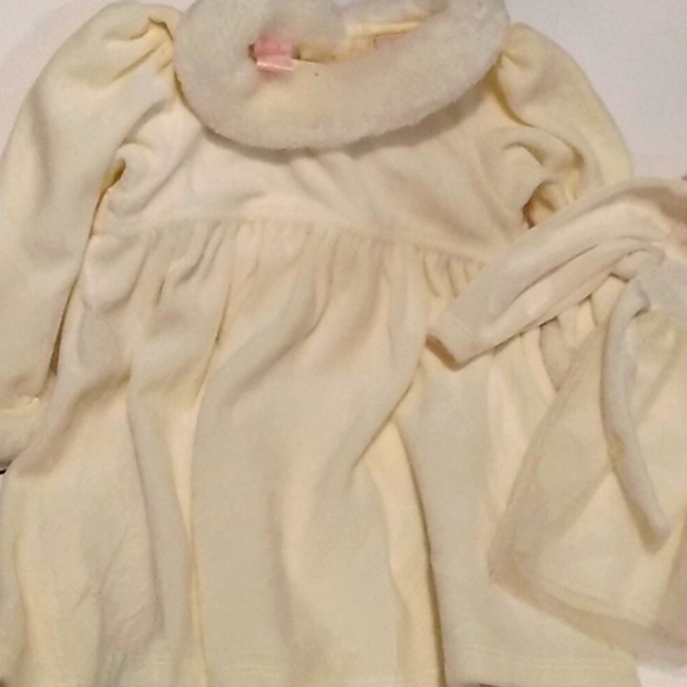 Velvet off white winter dress 12 month 0-3 month . Great for the holiday season